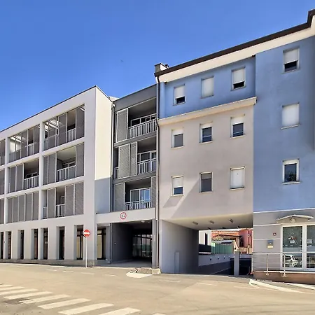 Beeindruckendes Nur 400 Meter Zum Und 150 Meter Ins Lebendige Zentrum Апартаменты *